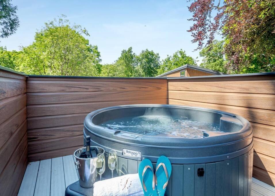 Villa V28 - The Lookout With Hot Tub Bangor  Exterior foto